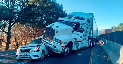 Accidente de tráiler en carretera 57 deja a mujer sin vida y vialidad