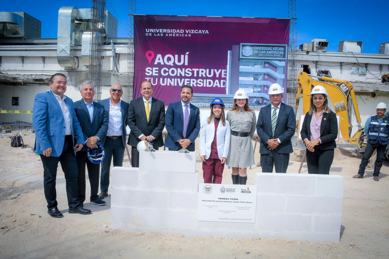 Coloca alcalde Claudio Bres Garza primera piedras del nuevo edificio